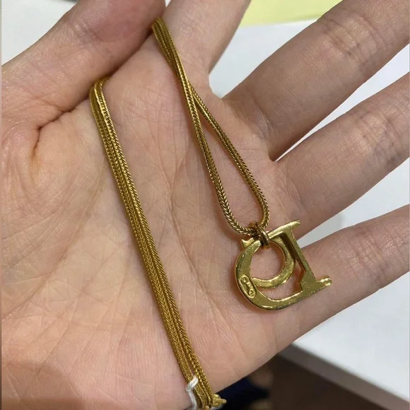 【無料郵送/関税込/正規品】 Dior x Stone  Pendants Neck 良品】CDロゴ×ラインストーンハートモチーフネックレス シルバー